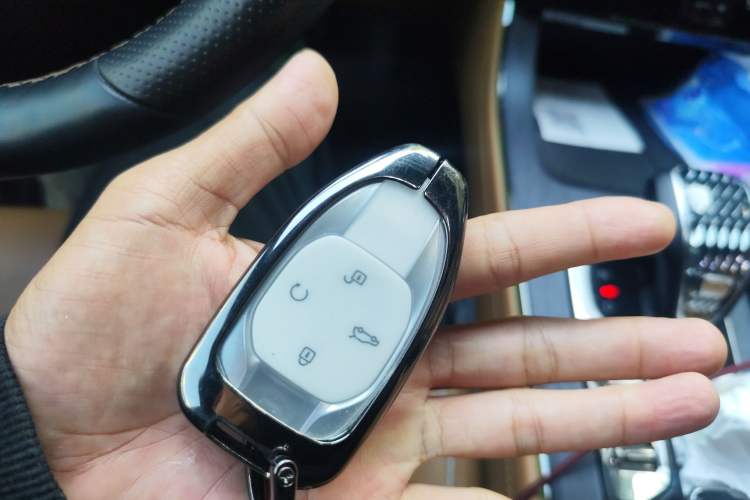 Used GAC Trumpchi GS8 2024 Dual-Motor Series 2.0TM Two-Wheel Drive Premium Edition Vehicle Key