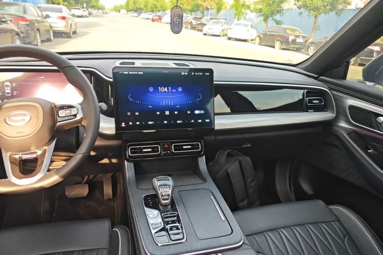 Used GAC Trumpchi GS8 2025 Linghang Series 2.0 TGDI Two-Wheel-Drive Luxury Edition 5 Seats Audio And AC Panel