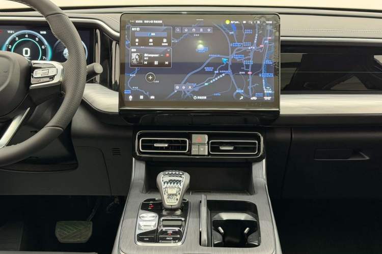 Used GAC Trumpchi GS8 2025 Linghang Series 2.0 TGDI Two-Wheel-Drive Luxury Edition 5 Seats Audio And AC Panel