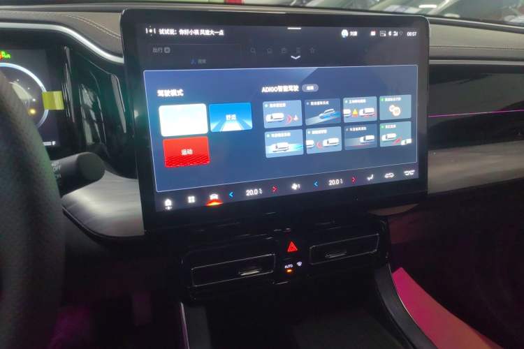 Used GAC Trumpchi GS8 2025 Linghang Series 2.0 TGDI Two-Wheel-Drive Luxury Edition 5 Seats Audio And AC Panel