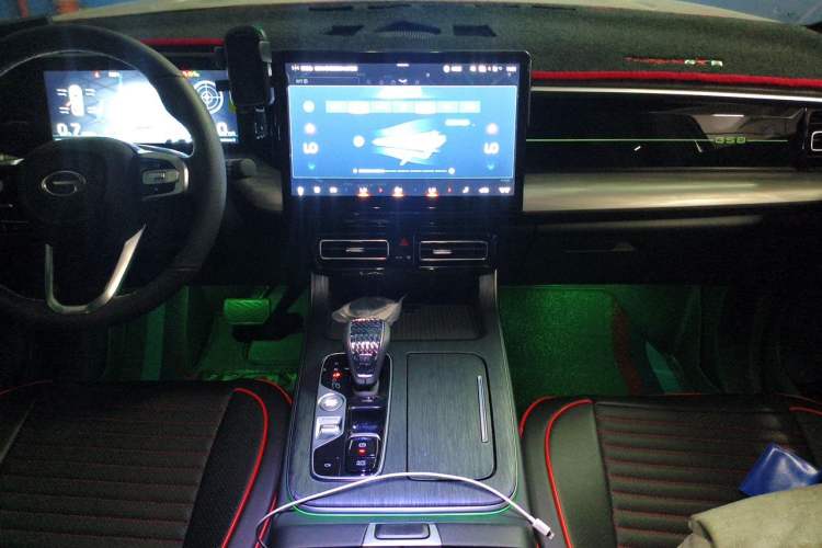 Used GAC Trumpchi GS8 2025 Linghang Series 2.0 TGDI Two-Wheel-Drive Luxury Edition 5 Seats Audio And AC Panel