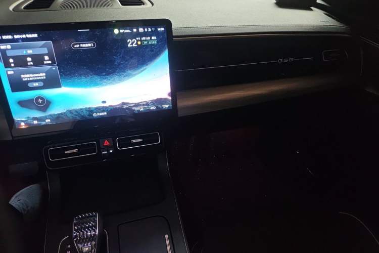Used GAC Trumpchi GS8 2025 Linghang Series 2.0 TGDI Two-Wheel-Drive Luxury Edition 5 Seats Audio And AC Panel