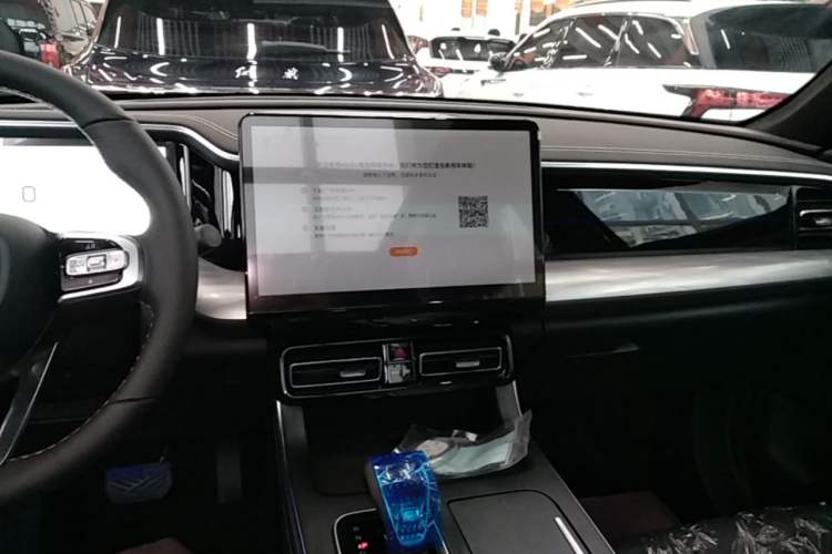 Used GAC Trumpchi GS8 2025 Linghang Series 2.0 TGDI Two-Wheel-Drive Luxury Edition 5 Seats Audio And AC Panel