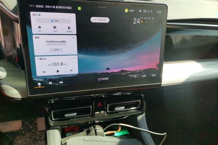 Used GAC Trumpchi GS8 2025 Linghang Series 2.0 TGDI Two-Wheel-Drive Luxury Edition 5 Seats Audio And AC Panel