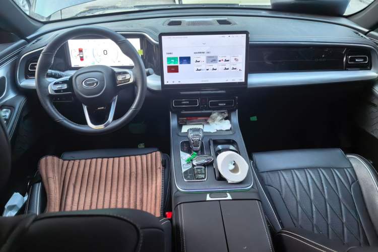 Used GAC Trumpchi GS8 2025 Linghang Series 2.0 TGDI Two-Wheel-Drive Luxury Edition 5 Seats Center Console