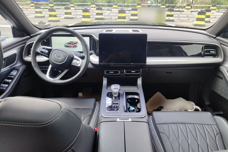 Used GAC Trumpchi GS8 2025 Linghang Series 2.0 TGDI Two-Wheel-Drive Luxury Edition 5 Seats Center Console