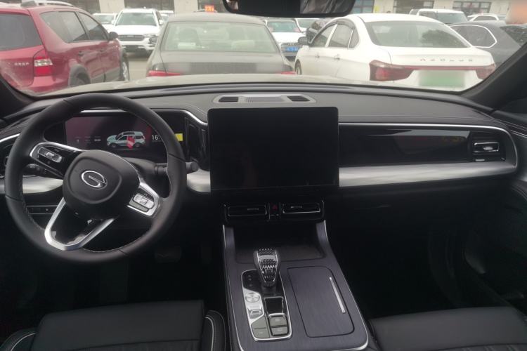 Used GAC Trumpchi GS8 2025 Linghang Series 2.0 TGDI Two-Wheel-Drive Luxury Edition 5 Seats Center Console