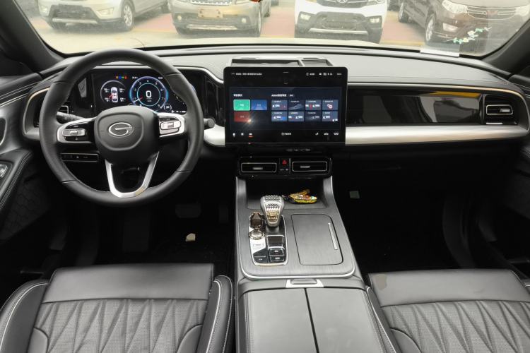Used GAC Trumpchi GS8 2025 Linghang Series 2.0 TGDI Two-Wheel-Drive Luxury Edition 5 Seats Center Console
