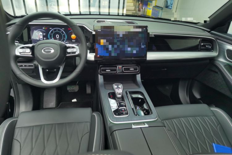 Used GAC Trumpchi GS8 2025 Linghang Series 2.0 TGDI Two-Wheel-Drive Luxury Edition 5 Seats Center Console
