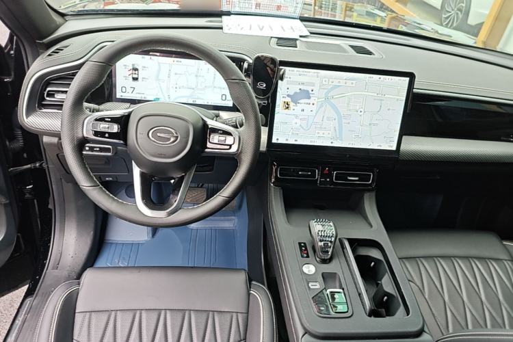 Used GAC Trumpchi GS8 2025 Linghang Series 2.0 TGDI Two-Wheel-Drive Luxury Edition 5 Seats Center Console