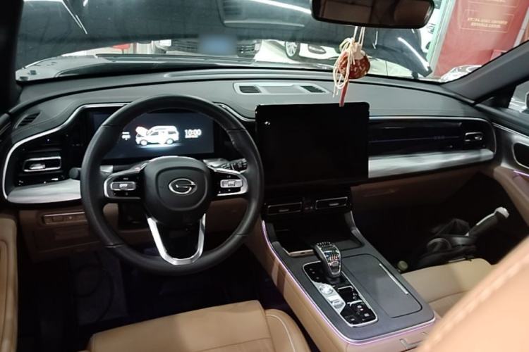 Used GAC Trumpchi GS8 2025 Linghang Series 2.0 TGDI Two-Wheel-Drive Luxury Edition 5 Seats Center Console