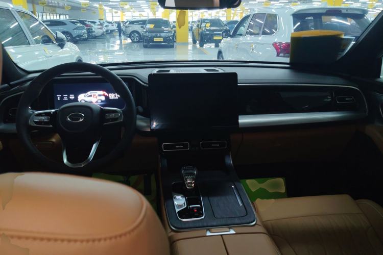 Used GAC Trumpchi GS8 2025 Linghang Series 2.0 TGDI Two-Wheel-Drive Luxury Edition 5 Seats Center Console