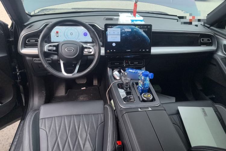 Used GAC Trumpchi GS8 2025 Linghang Series 2.0 TGDI Two-Wheel-Drive Luxury Edition 5 Seats Center Console