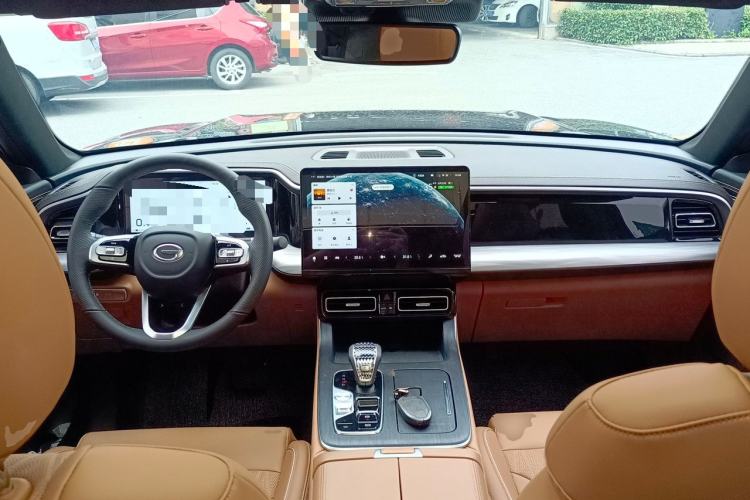 Used GAC Trumpchi GS8 2025 Linghang Series 2.0 TGDI Two-Wheel-Drive Luxury Edition 5 Seats Center Console