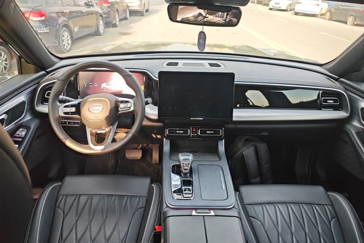 Used GAC Trumpchi GS8 2025 Linghang Series 2.0 TGDI Two-Wheel-Drive Luxury Edition 5 Seats Center Console