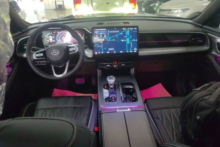 Used GAC Trumpchi GS8 2025 Linghang Series 2.0 TGDI Two-Wheel-Drive Luxury Edition 5 Seats Center Console