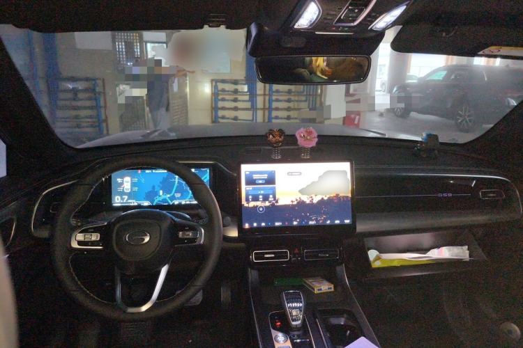 Used GAC Trumpchi GS8 2025 Linghang Series 2.0 TGDI Two-Wheel-Drive Luxury Edition 5 Seats Center Console
