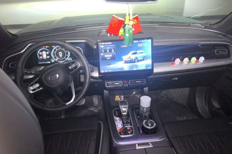 Used GAC Trumpchi GS8 2025 Linghang Series 2.0 TGDI Two-Wheel-Drive Luxury Edition 5 Seats Center Console