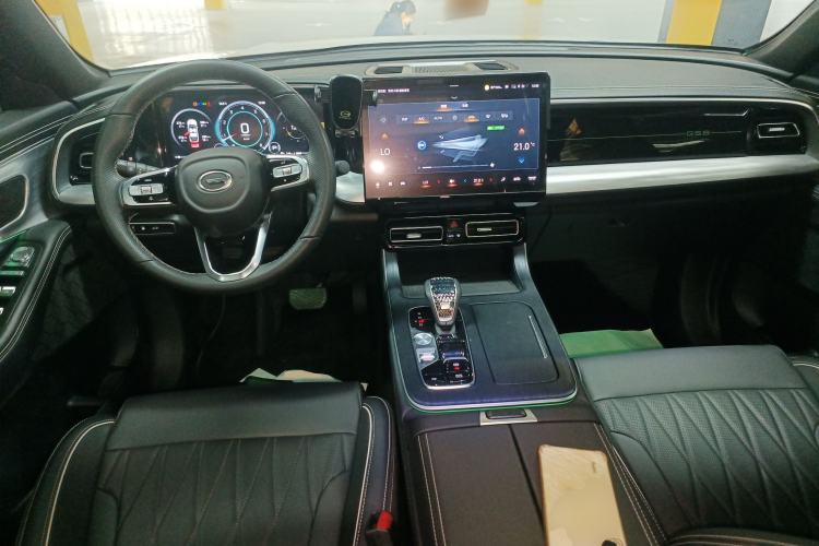 Used GAC Trumpchi GS8 2025 Linghang Series 2.0 TGDI Two-Wheel-Drive Luxury Edition 5 Seats Center Console