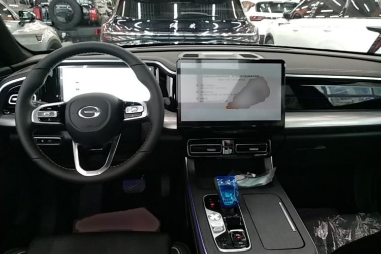 Used GAC Trumpchi GS8 2025 Linghang Series 2.0 TGDI Two-Wheel-Drive Luxury Edition 5 Seats Center Console