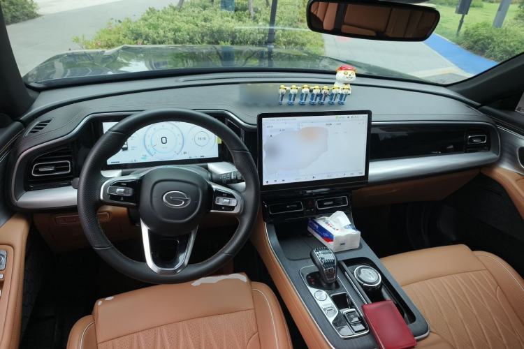 Used GAC Trumpchi GS8 2025 Linghang Series 2.0 TGDI Two-Wheel-Drive Luxury Edition 5 Seats Center Console