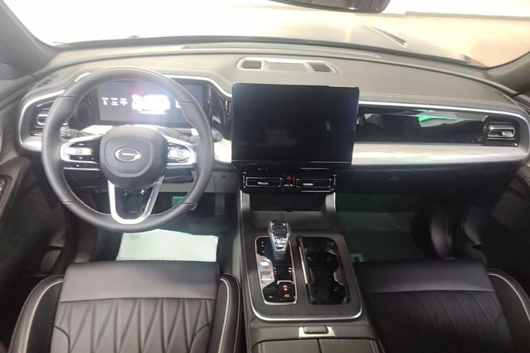 Used GAC Trumpchi GS8 2025 Linghang Series 2.0 TGDI Two-Wheel-Drive Luxury Edition 5 Seats Center Console