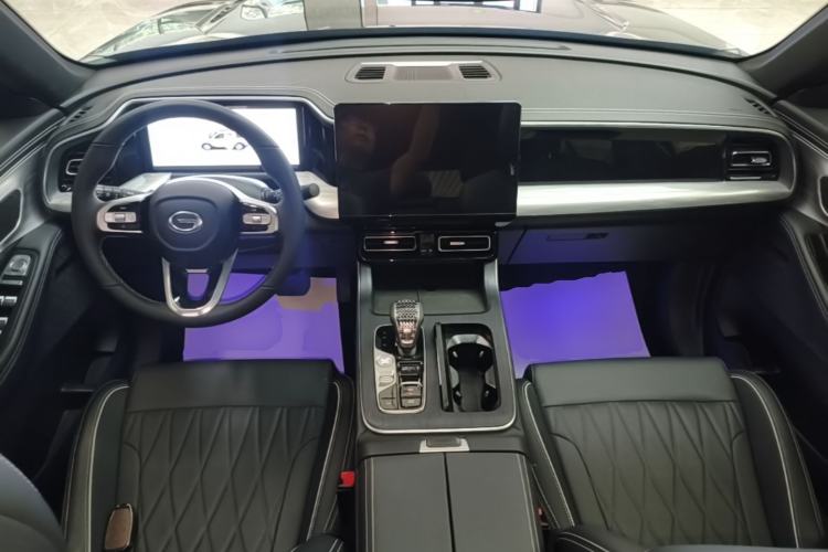 Used GAC Trumpchi GS8 2025 Linghang Series 2.0 TGDI Two-Wheel-Drive Luxury Edition 5 Seats Center Console