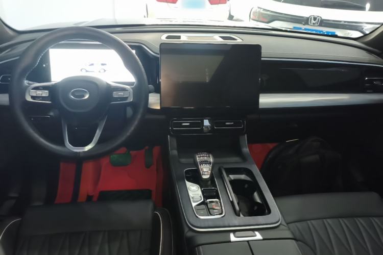 Used GAC Trumpchi GS8 2025 Linghang Series 2.0 TGDI Two-Wheel-Drive Luxury Edition 5 Seats Center Console