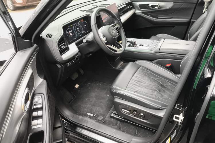 Used GAC Trumpchi GS8 2025 Linghang Series 2.0 TGDI Two-Wheel-Drive Luxury Edition 5 Seats Driver Seat