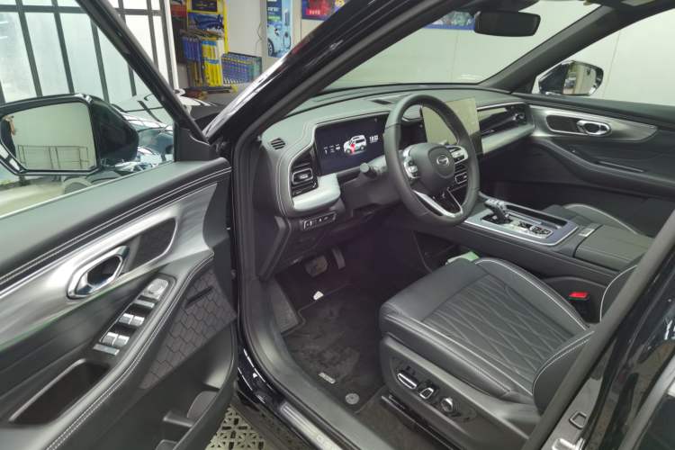 Used GAC Trumpchi GS8 2025 Linghang Series 2.0 TGDI Two-Wheel-Drive Luxury Edition 5 Seats Driver Seat