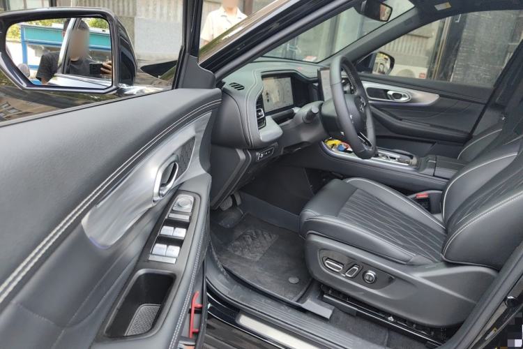 Used GAC Trumpchi GS8 2025 Linghang Series 2.0 TGDI Two-Wheel-Drive Luxury Edition 5 Seats Driver Seat