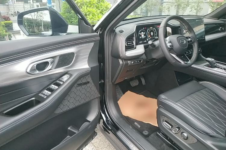 Used GAC Trumpchi GS8 2025 Linghang Series 2.0 TGDI Two-Wheel-Drive Luxury Edition 5 Seats Driver Seat