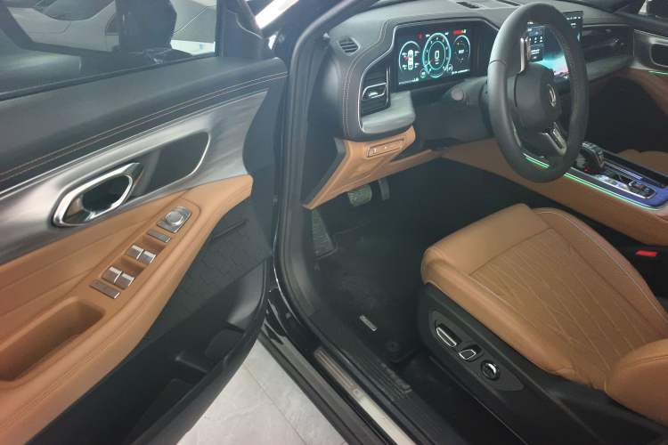 Used GAC Trumpchi GS8 2025 Linghang Series 2.0 TGDI Two-Wheel-Drive Luxury Edition 5 Seats Driver Seat