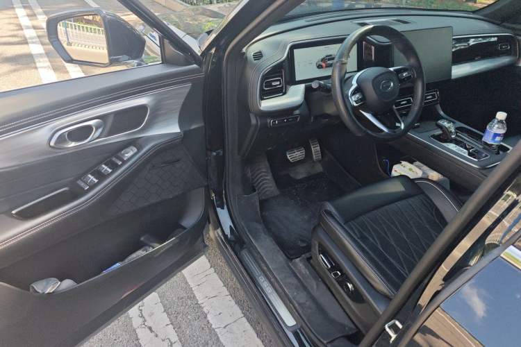 Used GAC Trumpchi GS8 2025 Linghang Series 2.0 TGDI Two-Wheel-Drive Luxury Edition 5 Seats Driver Seat