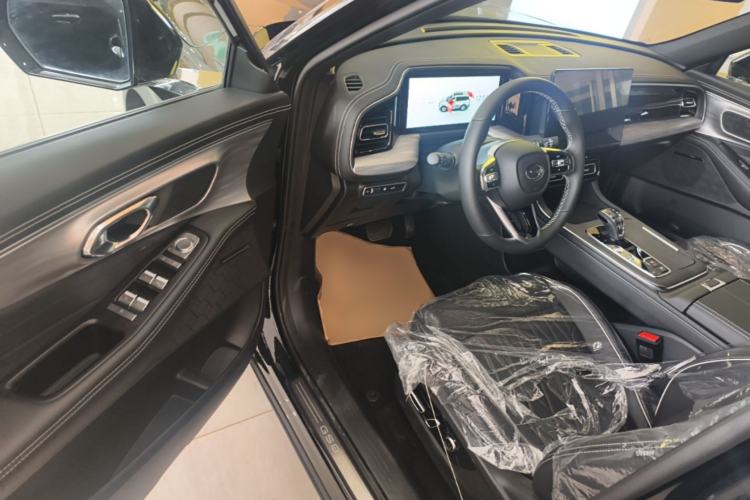 Used GAC Trumpchi GS8 2025 Linghang Series 2.0 TGDI Two-Wheel-Drive Luxury Edition 5 Seats Driver Seat