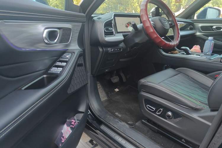 Used GAC Trumpchi GS8 2025 Linghang Series 2.0 TGDI Two-Wheel-Drive Luxury Edition 5 Seats Driver Seat
