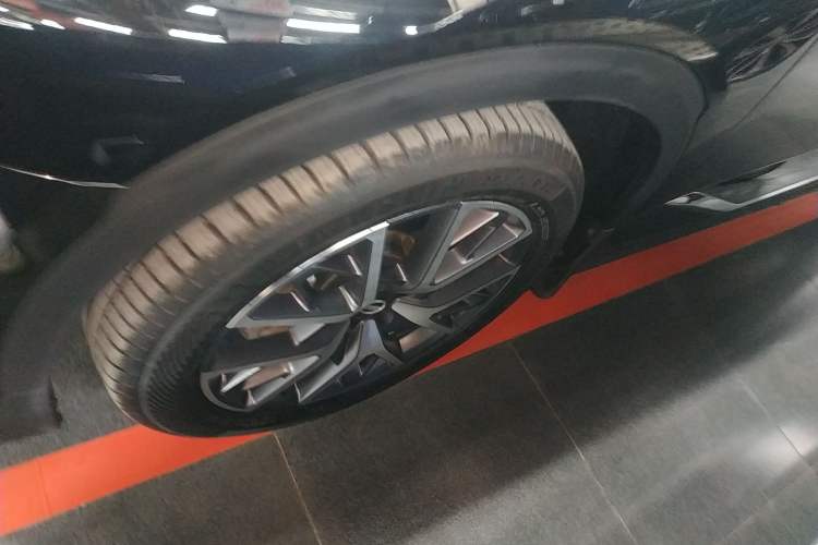 Used GAC Trumpchi GS8 2025 Linghang Series 2.0 TGDI Two-Wheel-Drive Luxury Edition 5 Seats Exterior 4