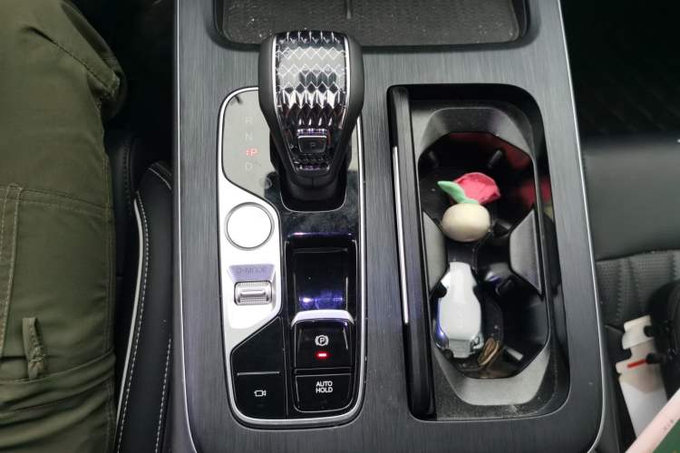 Used GAC Trumpchi GS8 2025 Linghang Series 2.0 TGDI Four-Wheel-Drive Luxury Edition 5 Seats Gear Lever