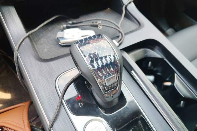 Used GAC Trumpchi GS8 2025 Linghang Series 2.0 TGDI Four-Wheel-Drive Luxury Edition 5 Seats Gear Lever