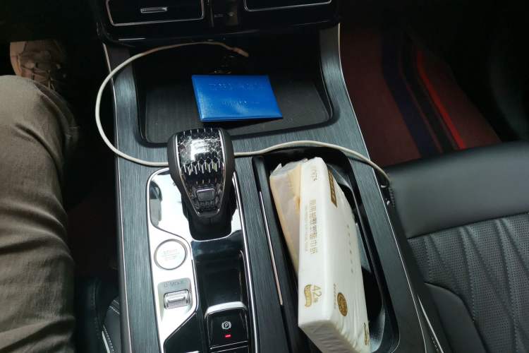 Used GAC Trumpchi GS8 2025 Linghang Series 2.0 TGDI Four-Wheel-Drive Luxury Edition 5 Seats Gear Lever