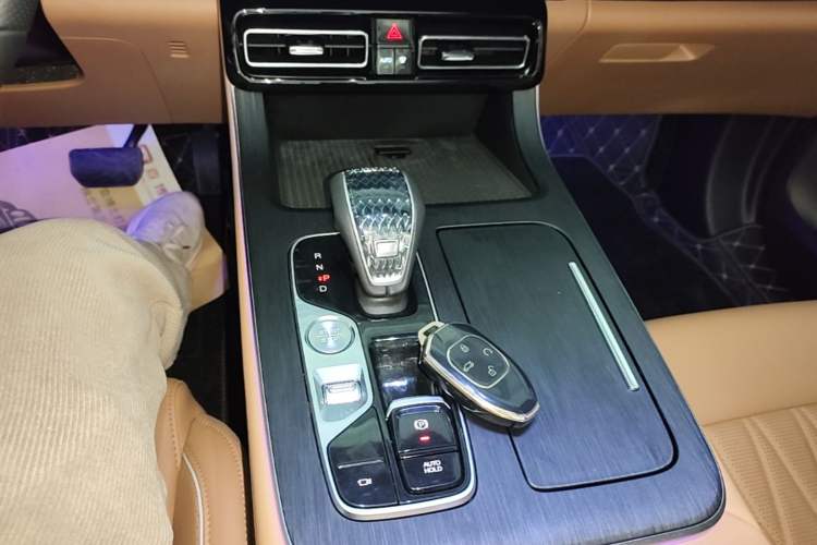 Used GAC Trumpchi GS8 2025 Linghang Series 2.0 TGDI Two-Wheel-Drive Luxury Edition 5 Seats Gear Lever