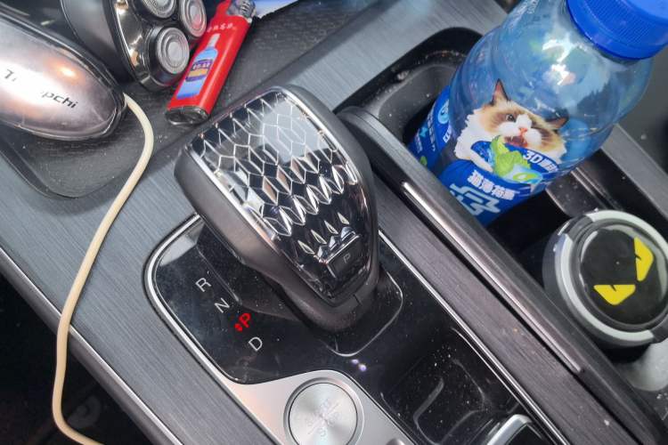 Used GAC Trumpchi GS8 2025 Linghang Series 2.0 TGDI Two-Wheel-Drive Luxury Edition 5 Seats Gear Lever
