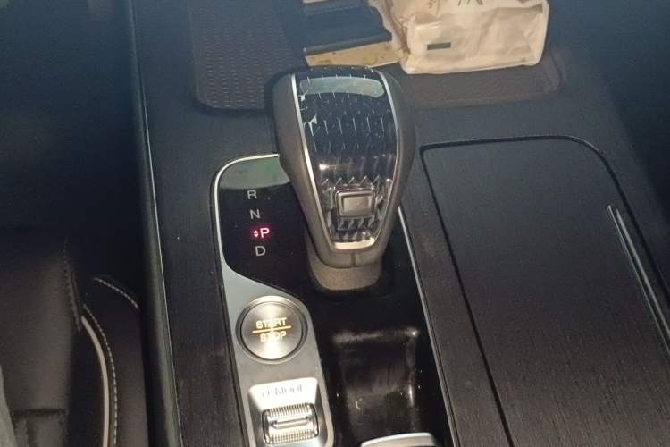 Used GAC Trumpchi GS8 2025 Linghang Series 2.0 TGDI Two-Wheel-Drive Luxury Edition 5 Seats Gear Lever