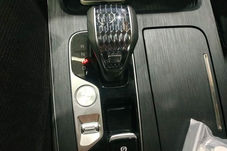 Used GAC Trumpchi GS8 2025 Linghang Series 2.0 TGDI Four-Wheel-Drive Luxury Edition 5 Seats Gear Lever
