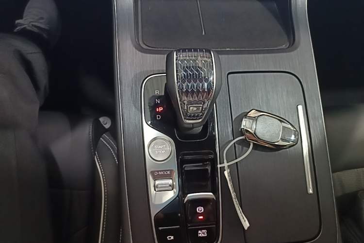 Used GAC Trumpchi GS8 2025 Linghang Series 2.0 TGDI Two-Wheel-Drive Luxury Edition 5 Seats Gear Lever