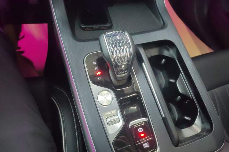 Used GAC Trumpchi GS8 2025 Linghang Series 2.0 TGDI Two-Wheel-Drive Luxury Edition 5 Seats Gear Lever