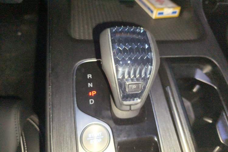 Used GAC Trumpchi GS8 2025 Linghang Series 2.0 TGDI Two-Wheel-Drive Luxury Edition 5 Seats Gear Lever