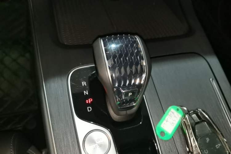 Used GAC Trumpchi GS8 2025 Linghang Series 2.0 TGDI Two-Wheel-Drive Luxury Edition 5 Seats Gear Lever
