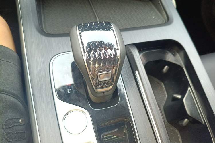 Used GAC Trumpchi GS8 2025 Linghang Series 2.0 TGDI Two-Wheel-Drive Luxury Edition 5 Seats Gear Lever