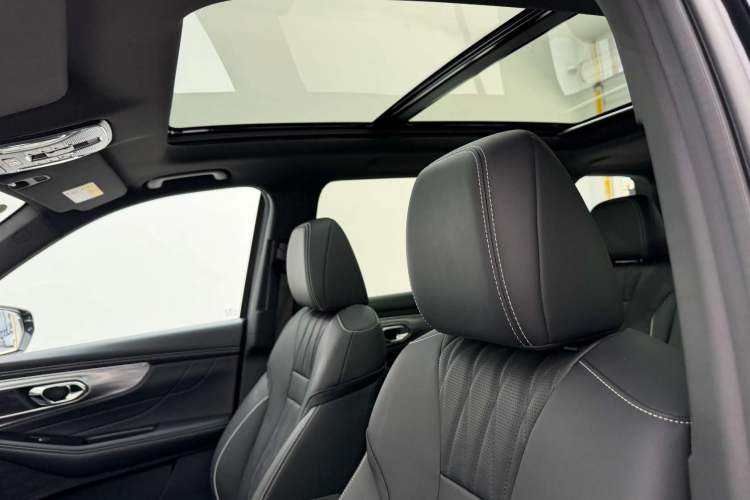 Used GAC Trumpchi GS8 2025 Linghang Series 2.0 TGDI Two-Wheel-Drive Luxury Edition 5 Seats Headliner